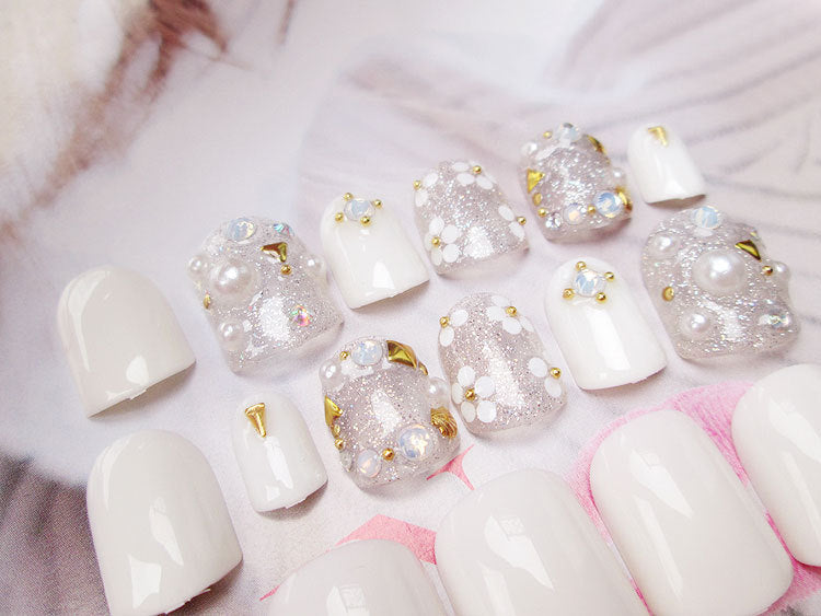 Beautiful Bride Fake Nails – Magazine-Style Finished Nail Art for a Glamorous Look