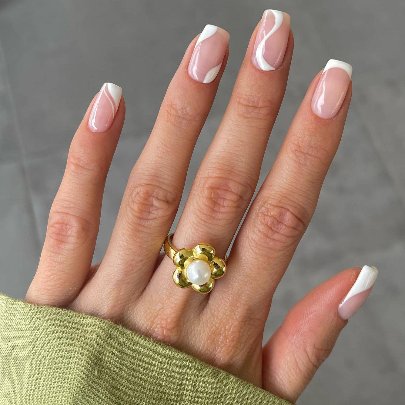 French Simplicity: Short White Ready-to-Wear Fake Nails with Detachable Nail Stickers